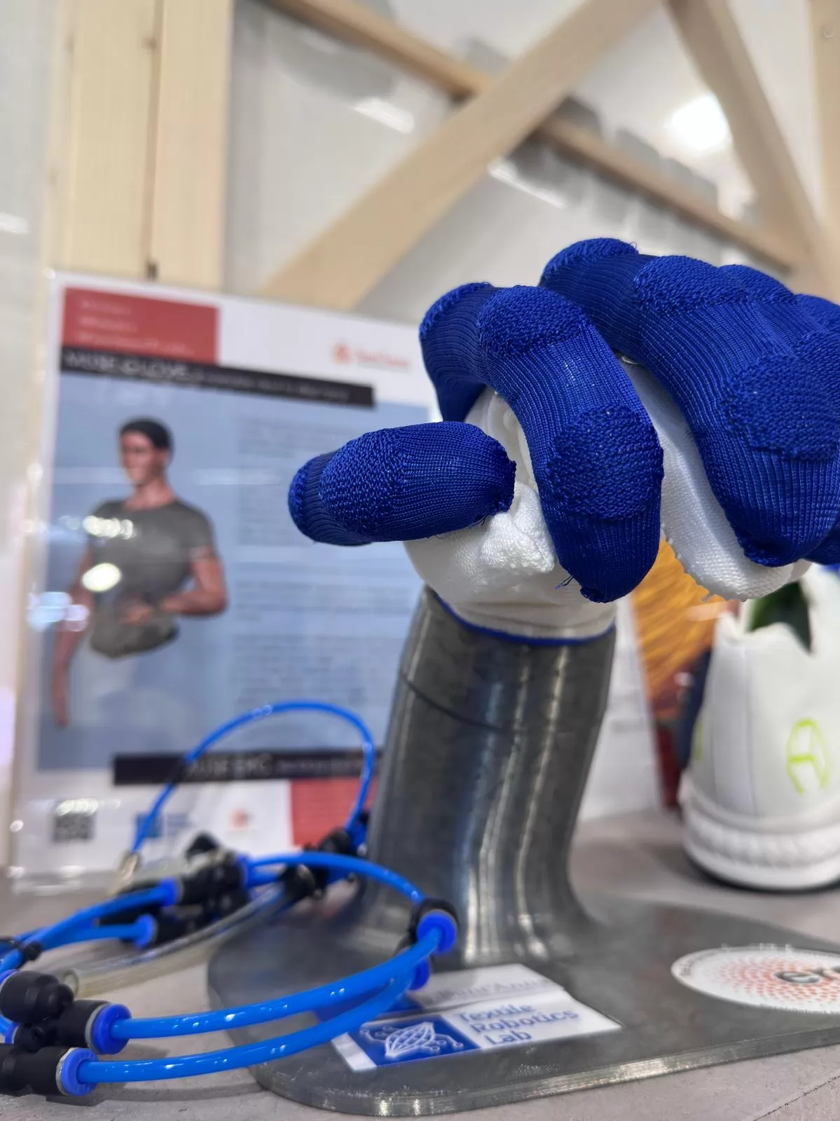 Muse glove
